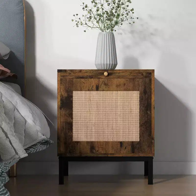 Table d'appoint avec plateau en MDF marron et piétement en métal, pièce unique