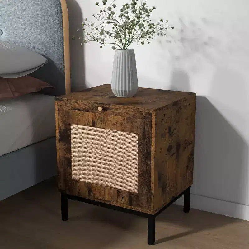 Table d'appoint avec plateau en MDF marron et piétement en métal, pièce unique