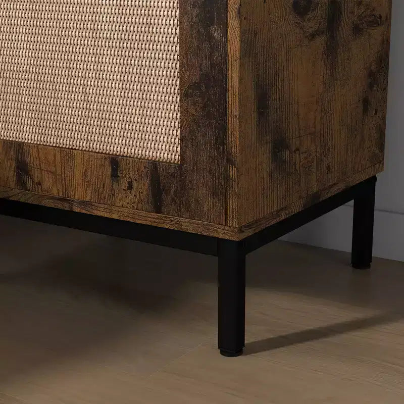 Table d'appoint avec plateau en MDF marron et piétement en métal, pièce unique